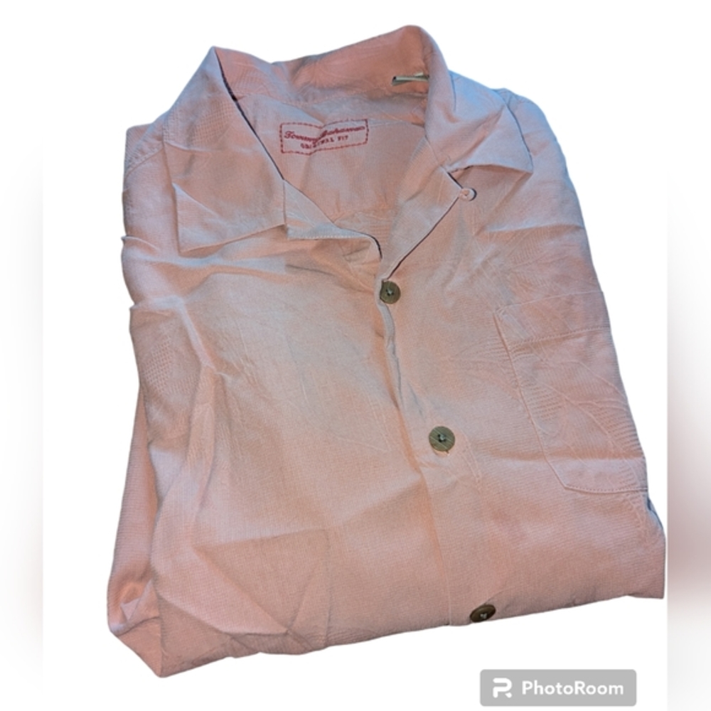 Tommy Bahama button shirt. Peach. Mens Large. 100%‎ Silk